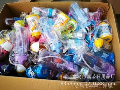 地摊长红爆款 2017年库存太空杯的“5元模式”如何带火日用百货批发